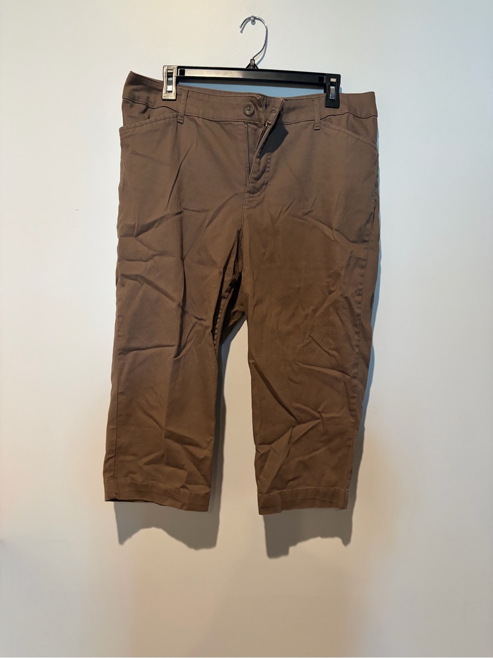 St. John's Bay Brown Women's Capri Pants